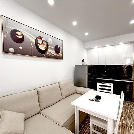 Kam Apartments In The City Center فلورا المظهر الخارجي الصورة